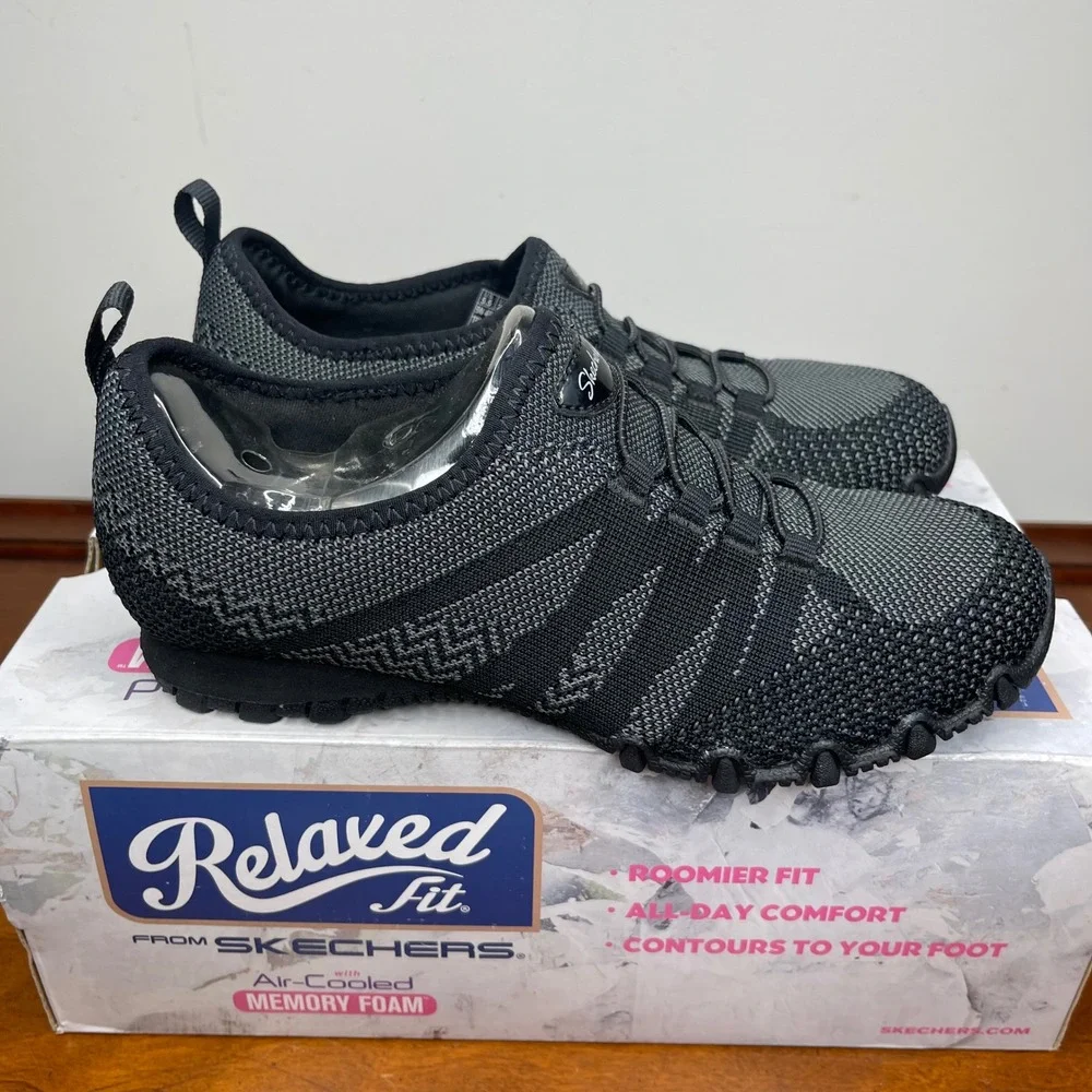 Skechers Relaxed Fit Knit Happens Sneakers Air Cooled Memory Foam‎ Womens 5.5